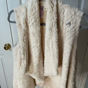 Francesca’s Cream Faux Fur Wrap vest